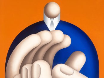 Copyright: Hans Ticha, VG Bild-Kunst, Bonn 2025 Abgebildet ist Hans Tichas Werk "Klatscher". Vor oragenem Hintergrund steht ein stilisierter, blauen Anzug tragender, klatschender Mann