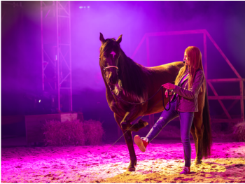Copyright: Foto von Fotoagentur Dill Julia Steinbrecher alias Mika in der Hauptrolle in der OSTWINDl ive Show