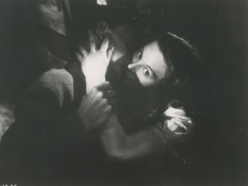 Copyright: Quelle: Deutsche Kinemathek Szenenbild aus dem Film TOCHTER DER FINSTERNIS