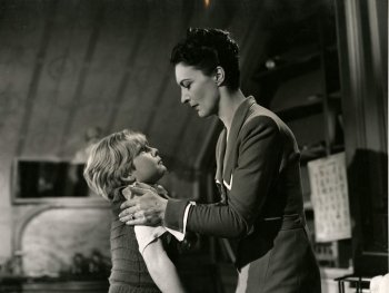 Copyright: Quelle: Deutsche Kinemathek
Szenenbild aus dem Film KLEINES HERZ IN NOT