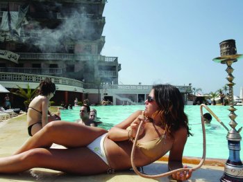 Copyright: Patrick Baz Foto von AFP Arguileh "On The Beach" (2015)