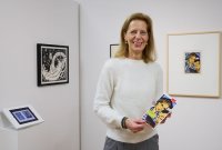 Dr. Andrea Dippel in der Ausstellung "Constantin von Mitschke-Collande"