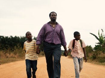 Copyright: mubi Szenenbild aus dem Film MY FATHER’S SHADOW