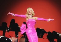 Szenenbild aus dem Film BLONDINEN BEVORZUGT