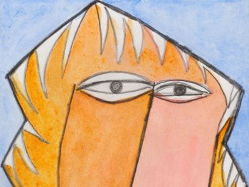 Porträt einer Person mit weißem Haar, geometrischen Gesichtszügen und ruhigem Blick vor blauem Hintergrund.