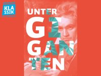 Veranstaltungsplakat „Unter Giganten" der Kontraste Klassik in der Tafelhalle mit dem Porträt einer nachdenklichen Person vor rotem Hintergrund.LONGDESC: Veranstaltungsplakat auf rotem Hintergrund. Oben links: Logo „Kontraste Klassik in der Tafelhalle" in Blau/Weiß. Mittig: großer Schriftzug „Unter Giganten" in Weiß und Türkis (geometrisch fragmentierte Buchstaben). Im Hintergrund: Porträt einer nachdenklich dreinblickenden Person mit vollem, welligem Haar, in Rot-Duotone.