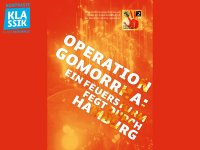 Podcast-Cover „Tatort Geschichte" (Bayern 2): „Operation Gomorrha: Ein Feuersturm fegt durch Hamburg" auf flammendem orangefarbenem Hintergrund.LONGDESC: Das Bild ist ein Podcast-Cover, das aus zwei Bereichen besteht:**Oben links:**Logo „Kontraste Klassik in der Tafelhalle" – weißer Text auf blauem Hintergrund, darunter „IN DER TAFELHALLE" in orangefarbener Schrift.**Oben Mitte (Kleintext):**„*Tatort Geschichte* ist ein Podcast von Bayern 2 in Zusammenarbeit mit der Georg-von-Vollmar-Akademie."**Oben rechts:**Logo des Podcasts „Tatort Geschichte" mit BR 2-Kennzeichnung; dargestellt ist ein roter Handabdruck auf hellem Hintergrund.**Zentrum (Haupttitel, große weiße Schrift, diagonal angeordnet):**„OPERATION GOMORRHA: EIN FEUERSTURM FEGT DURCH HAMBURG"– Teile des Titels (insbesondere die untere Hälfte) sind durch die diagonale Anordnung und den feurigen Hintergrund teilweise schwer lesbar, aber rekonstruierbar.**Hintergrund:**Flammen- und Funkenoptik in leuchtendem Orange und Gelb, die einen Feuersturm visualisiert.
