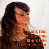Lächelnde Person mit langen braunen Haaren, dazu der Schriftzug „Black Dog Blues Rock Soul“.