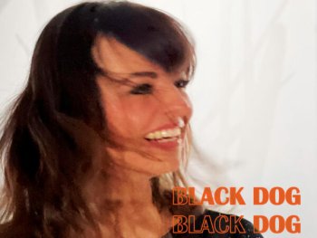 Copyright: Black Dog Lächelnde Person mit langen braunen Haaren, dazu der Schriftzug „Black Dog Blues Rock Soul“.