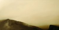 Gemälde eines dunklen Bergmassivs in einem Sandsturm.