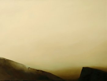 Gemälde eines dunklen Bergmassivs in einem Sandsturm.