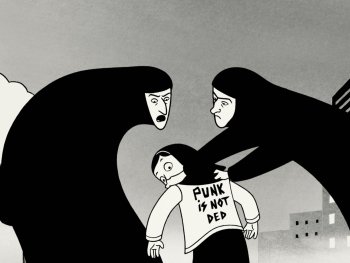 Copyright: 2026 STUDIOCANAL GmbH
Schwarz-weiße Zeichentrickszene, in der zwei verschleierte Frauen einer jungen Person mit „Punk is not ded“-Shirt mit einer Schere die Haare abschneiden.