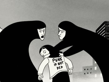 Copyright: 2026 STUDIOCANAL GmbH Schwarz-weiße Zeichentrickszene, in der zwei verschleierte Frauen einer jungen Person mit „Punk is not ded“-Shirt mit einer Schere die Haare abschneiden.