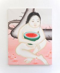Gemälde einer sitzenden Person, die eine halbe Wassermelone hält, vor einem dornigen Ast und rosafarbenem Hintergrund mit kleinen Pilzen am Boden.