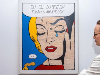 Walter Moers parodiert Roy Lichtensteins berühmtes Pop-Art-Gemälde Du...Du... indem er das Kleine Arschluch am linken unteren Bildrand dazu setzt