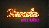 Leuchtreklame in Orange und Pink an einer Backsteinwand mit dem Schriftzug „Karaoke avec Gaëlle“.