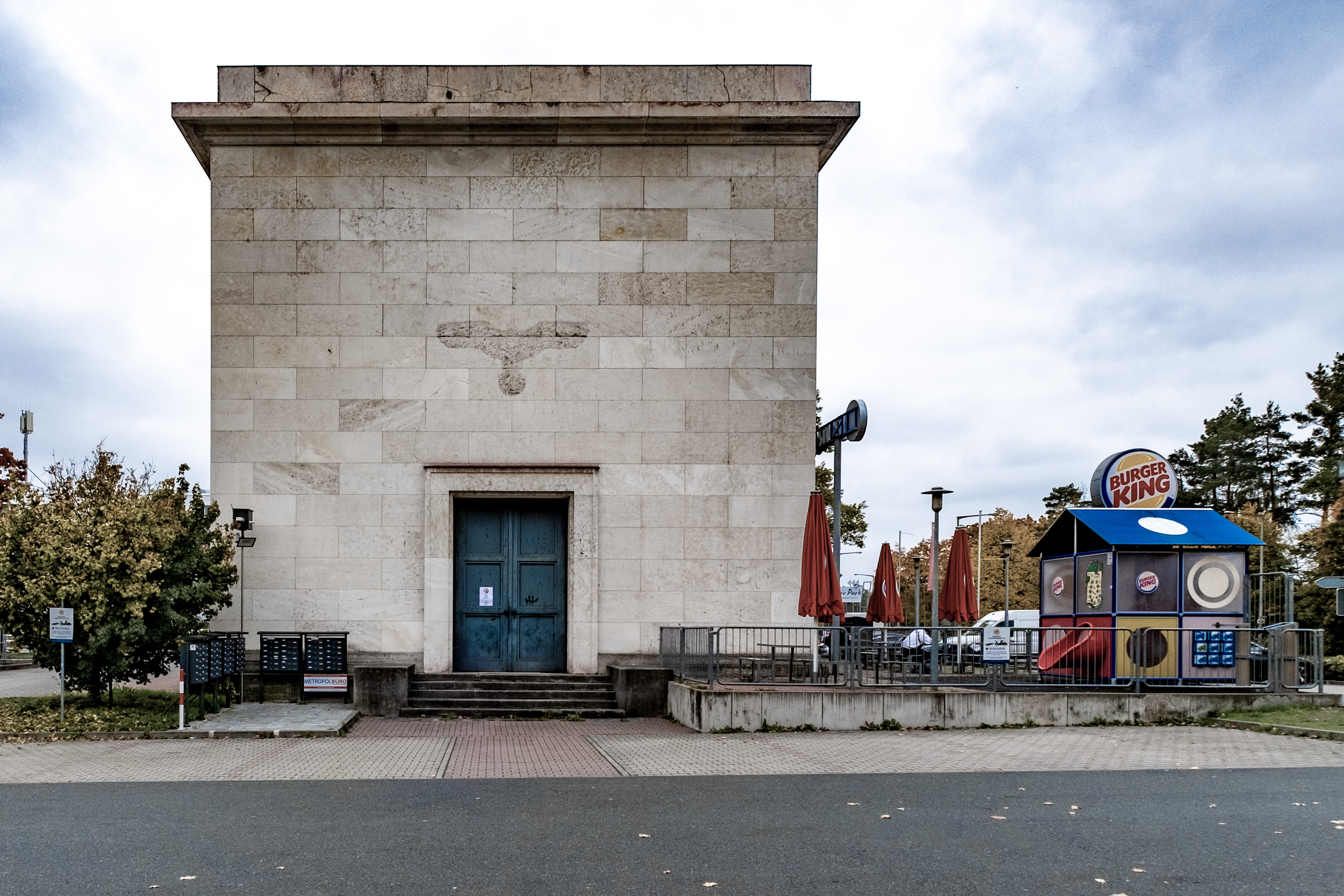 Aufnahme der Burger King-Filiale auf dem ehemaligen Reichsparteitagsgelände in einem ehemaligen Umspannwerk