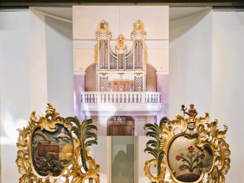 Foto: Andreas Thum
Drei aufwendig verzierte Wappen werden präsentiert.