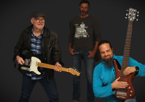 Bandfoto mit drei Musikern