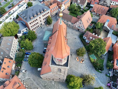 Kirche St. Michael in Fürth von oben