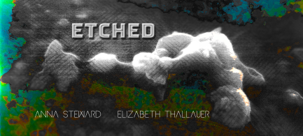 Titelgrafik mit abstrakter Struktur im Hintergrund, an mikroskopische Aufnahmen erinnernd