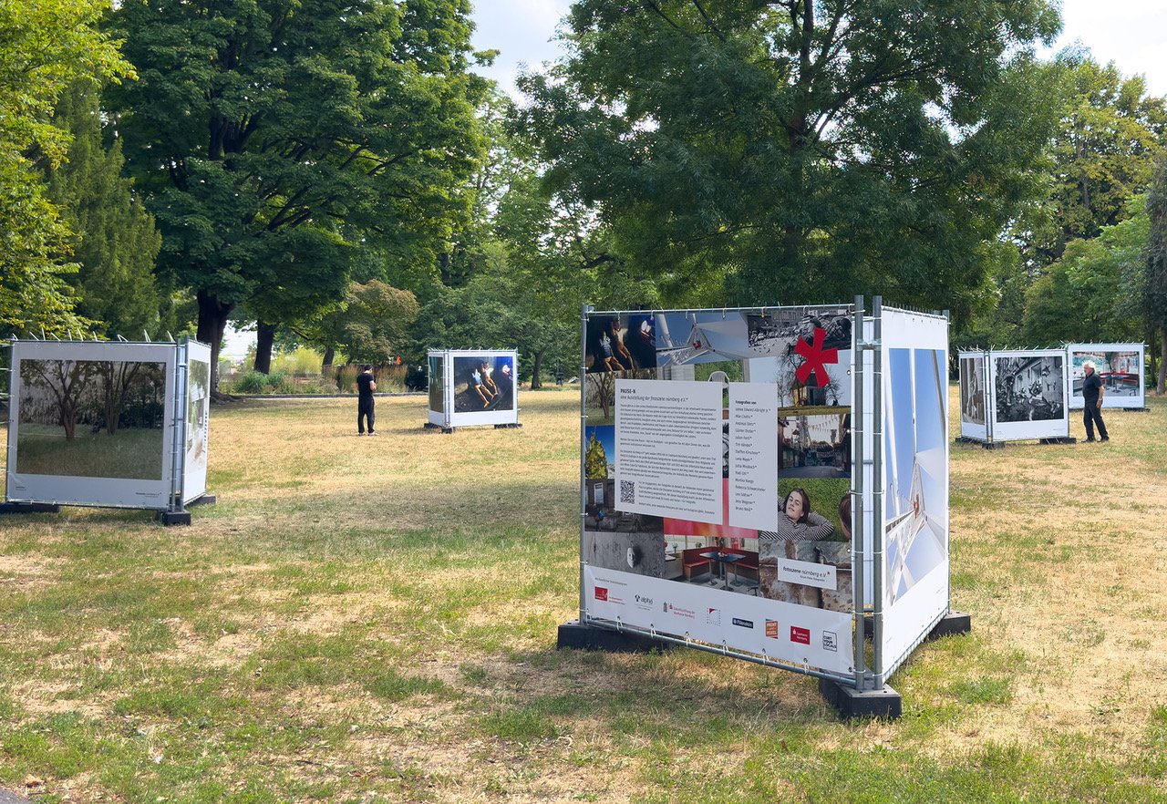 Blick in den Nürnberger Stadtpark mit Bilderinseln 2025