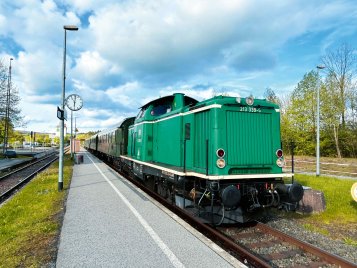 Diesellokomotive 213 339 mit historischem Sonderzug der FME e.V. Nürnberg
