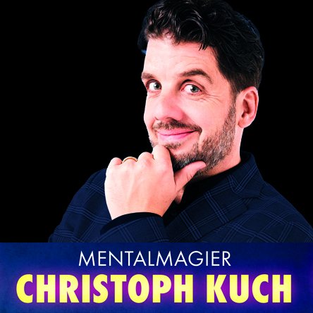 Christoph Kuch mit dunklem Hemd vor schwarzem Hintergrund