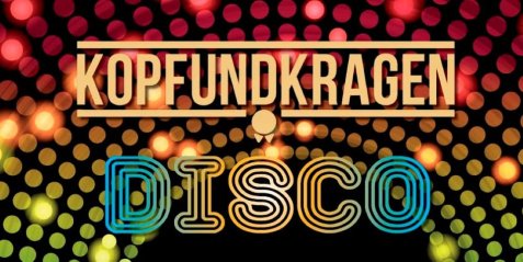 Schriftzug „Kopfundkragen Disco“ vor buntem Bokeh-Lichterhintergrund in Rot-, Orange- und Gelbtönen.